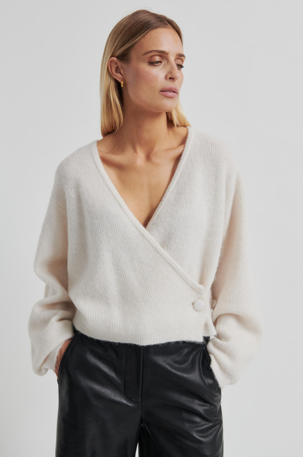 Gabby Wrap striktrøje - Soft Beige